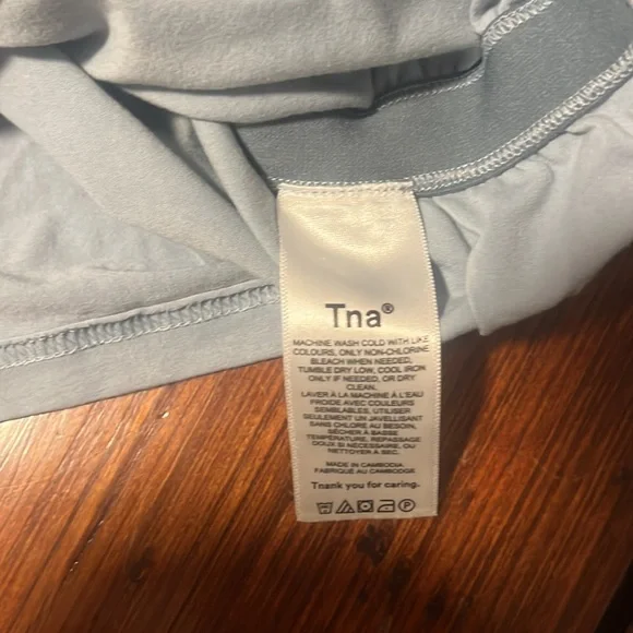 Aritzia TNA light blue t-shirt - Picture 4 of 4